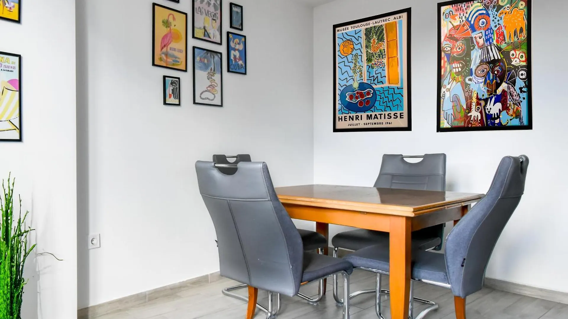 Budget Stay Near Sofias Lions Bridge