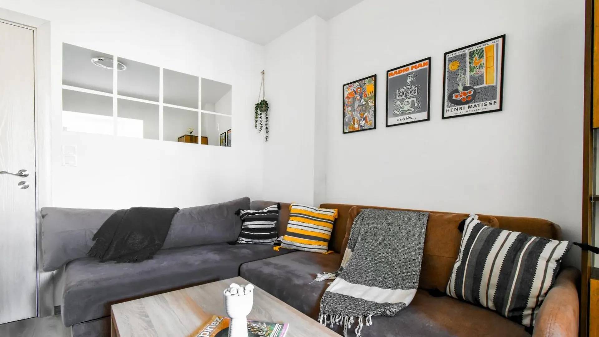Budget Stay Near Sofias Lions Bridge Lägenhet